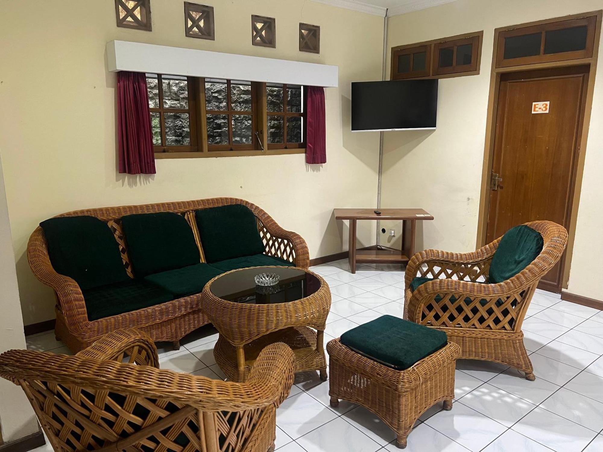 Hotel Puspa Sari เชียแตร์ ภายนอก รูปภาพ